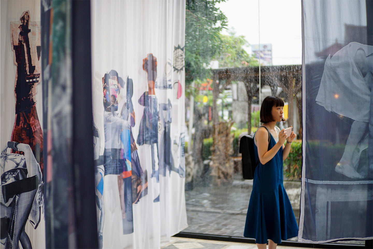 Guests at P.A.R.A.D.E. – SALLY SMART Solo Exhibition at BIASA Cube, Kerobokan courtesy of Name & Name 